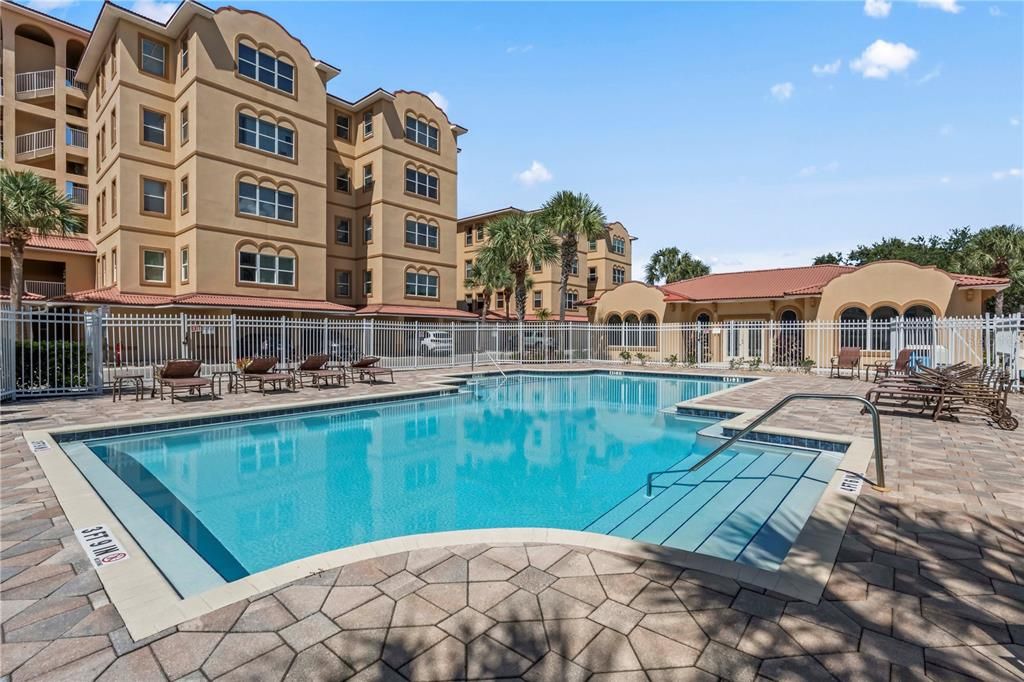 Active With Contract: $335,000 (2 beds, 2 baths, 1588 Square Feet)