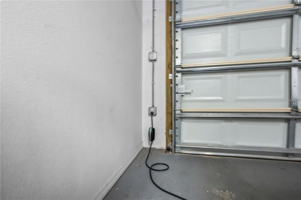 Active With Contract: $335,000 (2 beds, 2 baths, 1588 Square Feet)