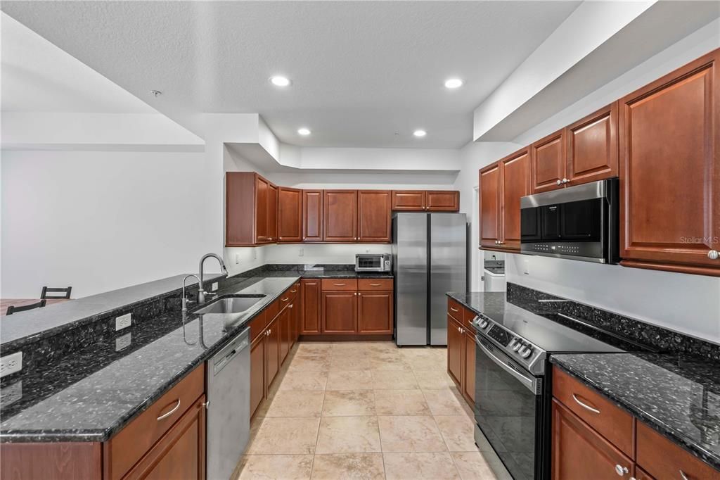 Active With Contract: $335,000 (2 beds, 2 baths, 1588 Square Feet)