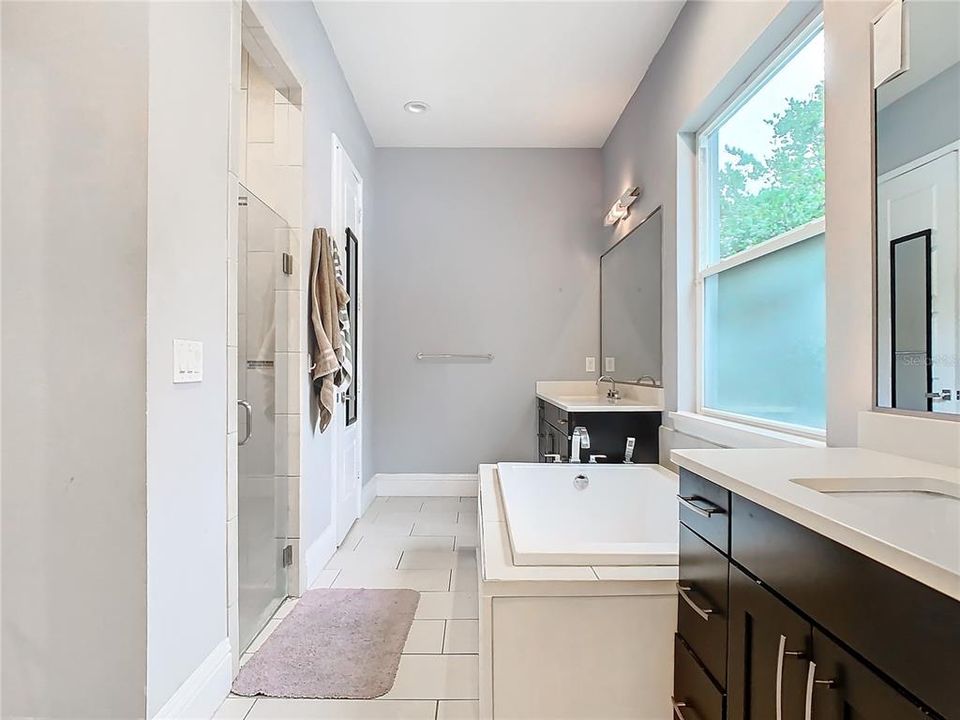 Active With Contract: $395,000 (4 beds, 3 baths, 2498 Square Feet)