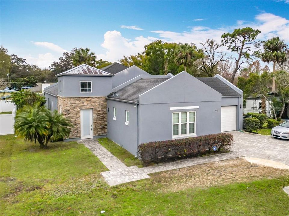 Active With Contract: $395,000 (4 beds, 3 baths, 2498 Square Feet)