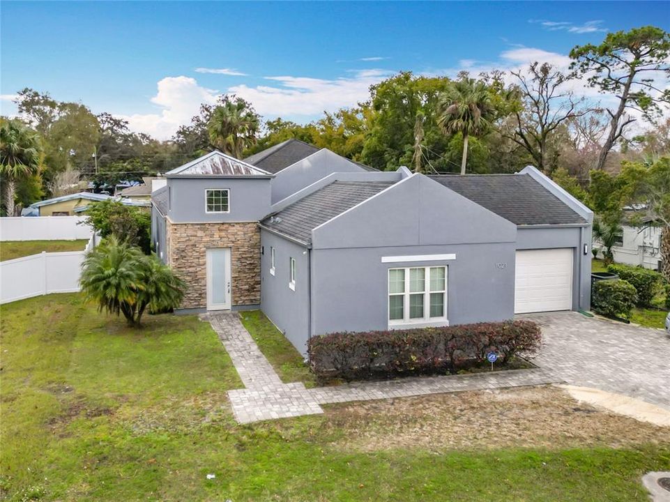 Active With Contract: $395,000 (4 beds, 3 baths, 2498 Square Feet)