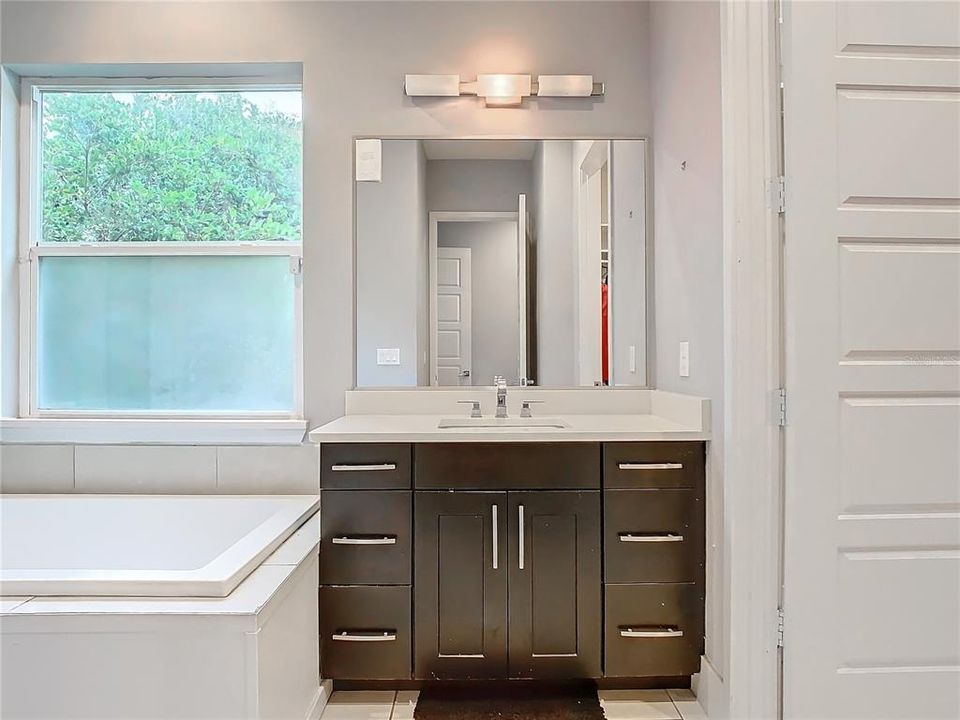 Active With Contract: $395,000 (4 beds, 3 baths, 2498 Square Feet)