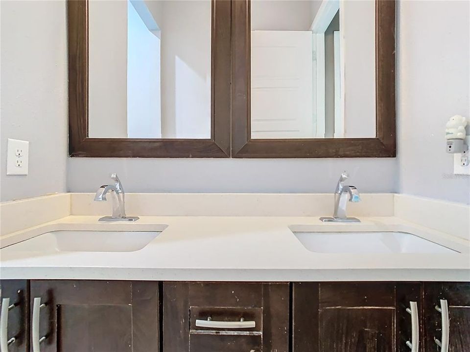 Active With Contract: $395,000 (4 beds, 3 baths, 2498 Square Feet)