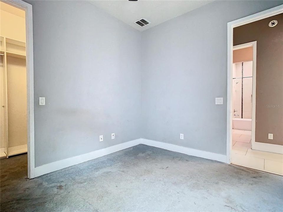 Active With Contract: $395,000 (4 beds, 3 baths, 2498 Square Feet)