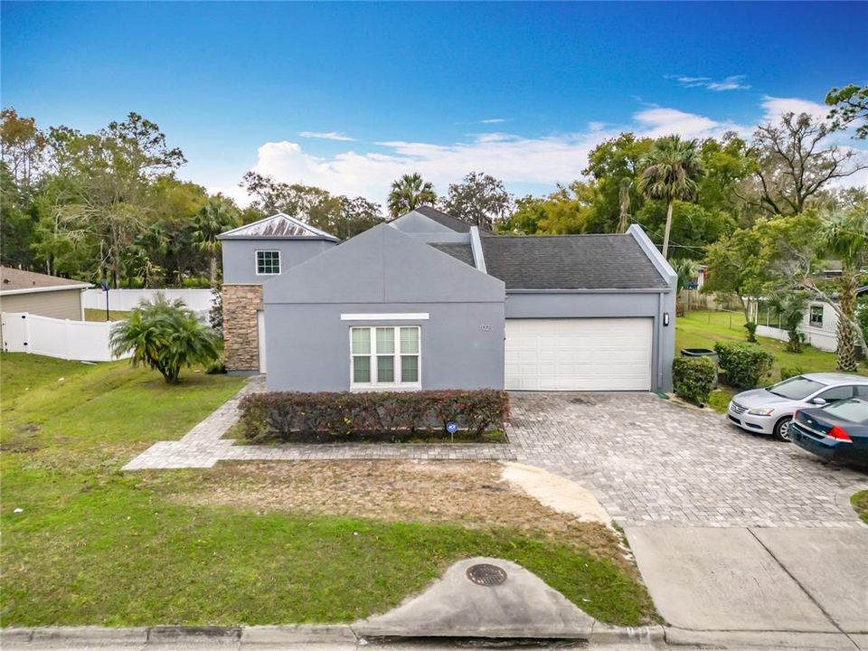 Active With Contract: $395,000 (4 beds, 3 baths, 2498 Square Feet)