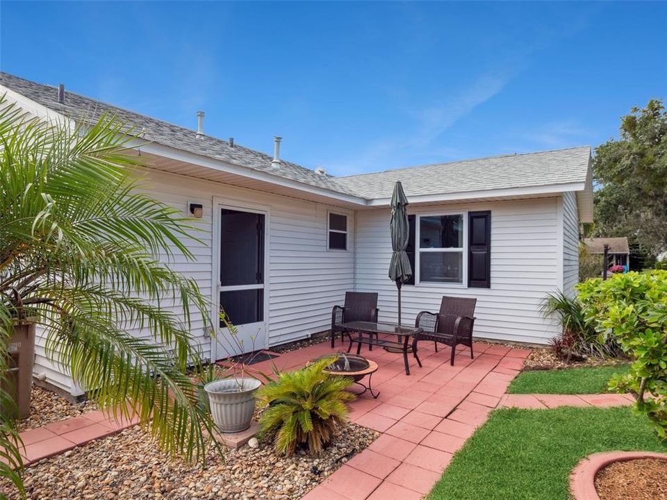 For Sale: $235,000 (2 beds, 2 baths, 1124 Square Feet)