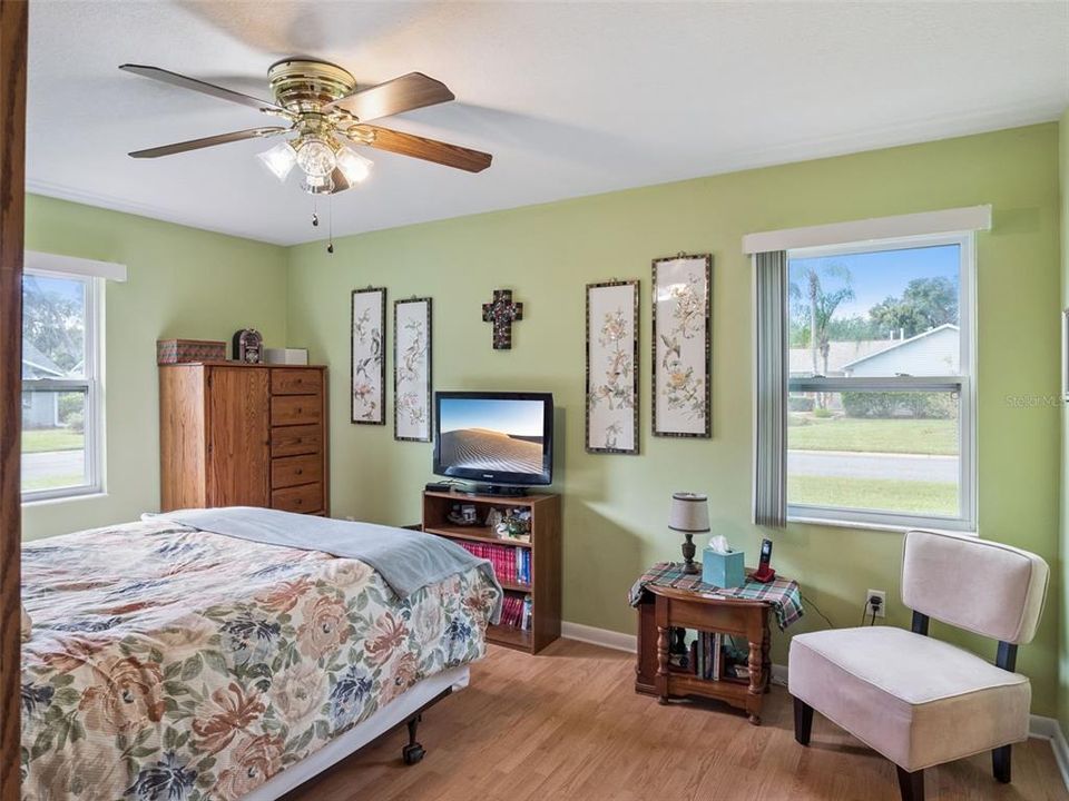 For Sale: $235,000 (2 beds, 2 baths, 1124 Square Feet)