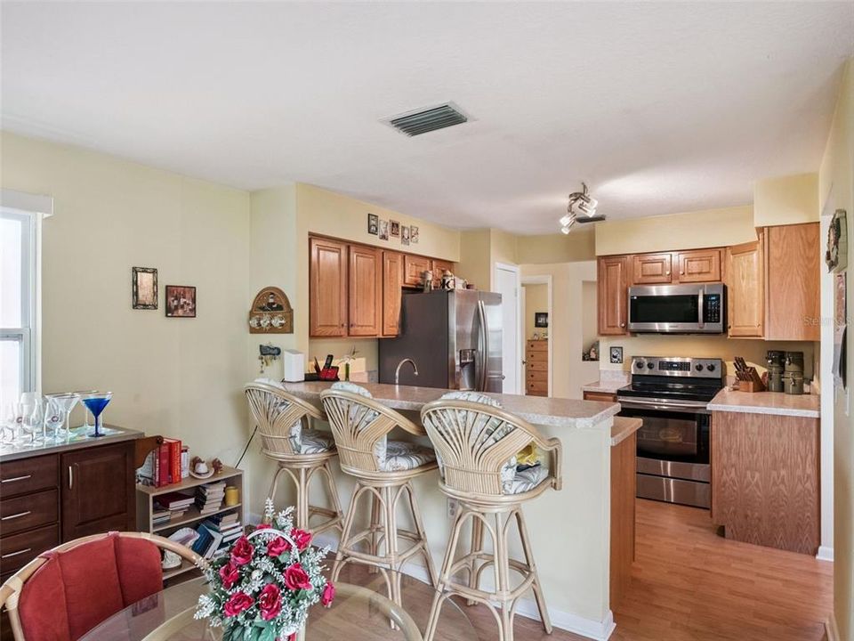 For Sale: $235,000 (2 beds, 2 baths, 1124 Square Feet)