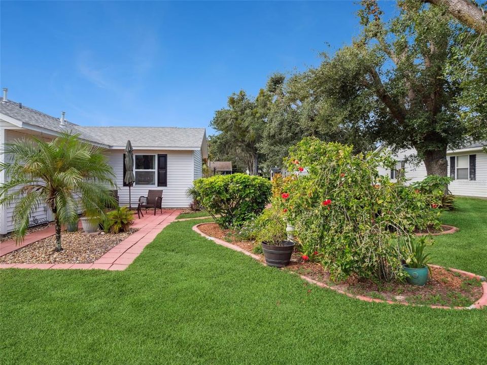 For Sale: $235,000 (2 beds, 2 baths, 1124 Square Feet)