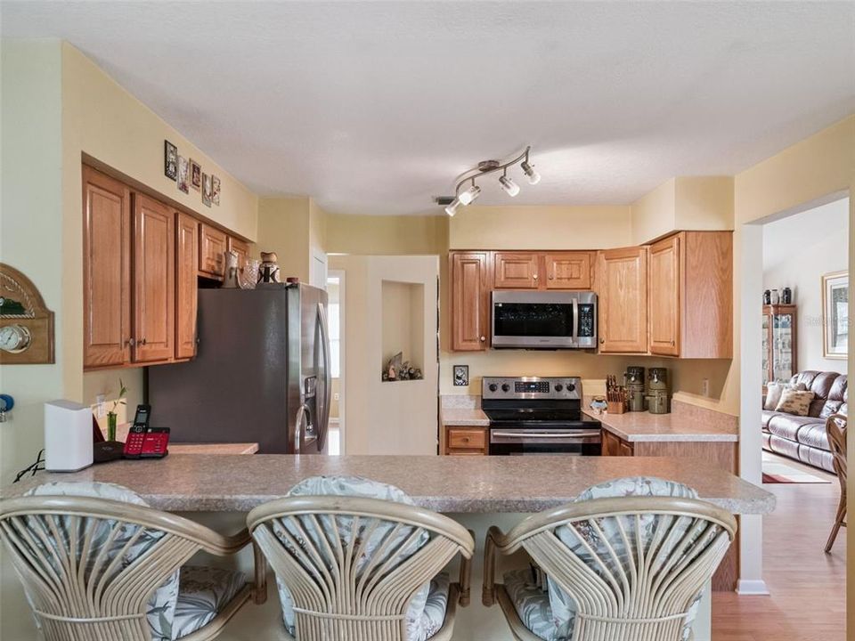 For Sale: $235,000 (2 beds, 2 baths, 1124 Square Feet)