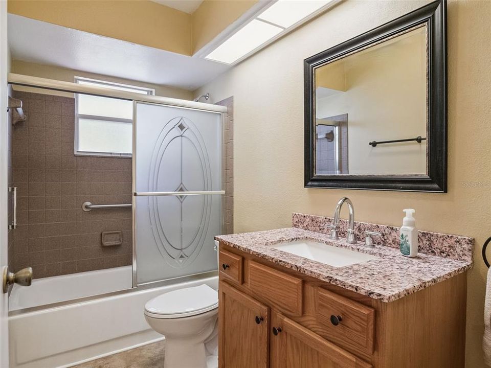 For Sale: $235,000 (2 beds, 2 baths, 1124 Square Feet)