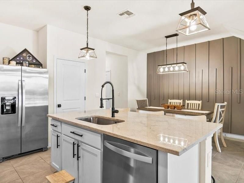 For Sale: $354,000 (3 beds, 2 baths, 1673 Square Feet)