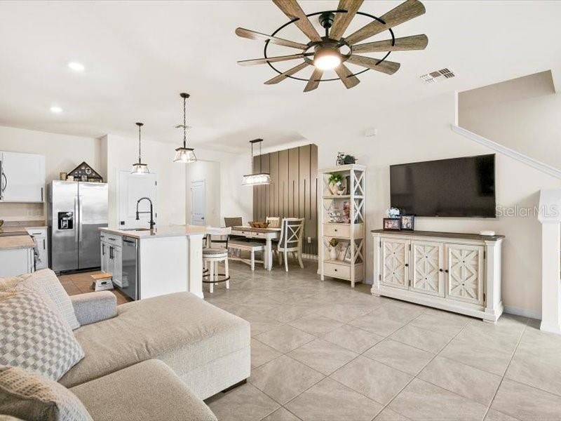 For Sale: $354,000 (3 beds, 2 baths, 1673 Square Feet)