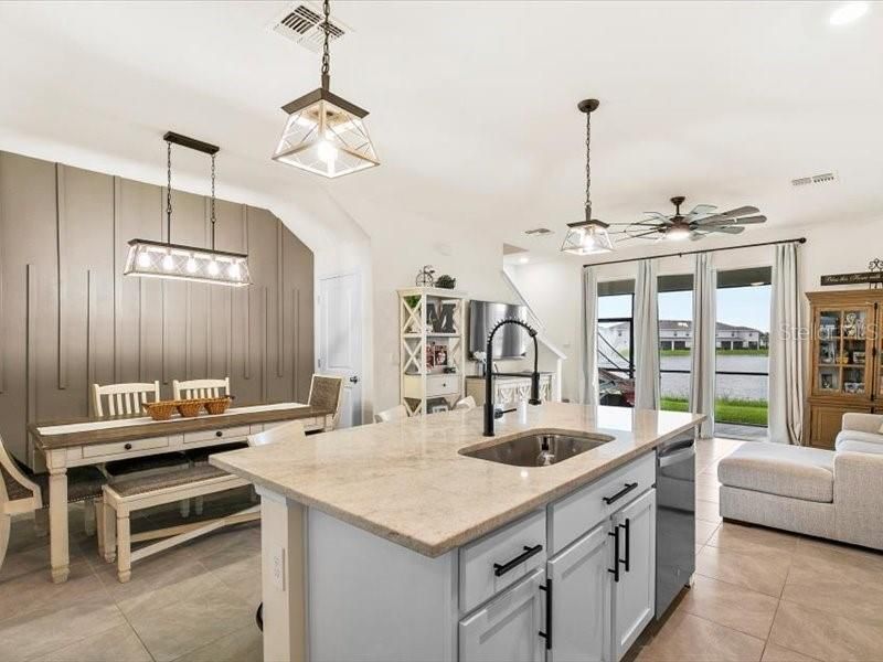 For Sale: $354,000 (3 beds, 2 baths, 1673 Square Feet)