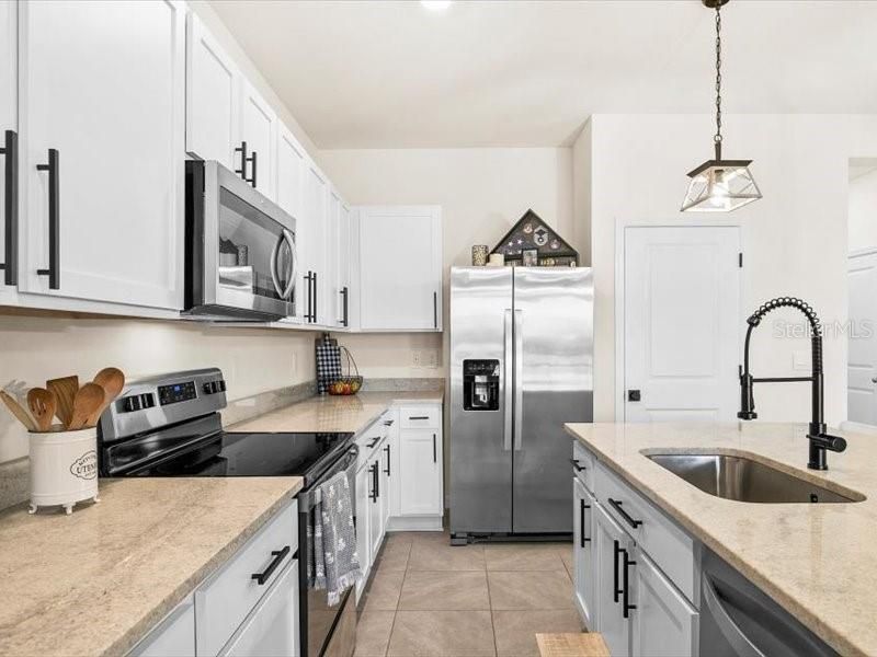 For Sale: $354,000 (3 beds, 2 baths, 1673 Square Feet)