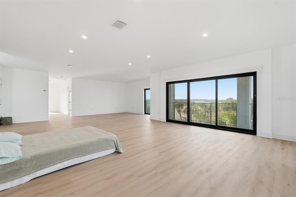 For Sale: $2,247,000 (4 beds, 4 baths, 3692 Square Feet)