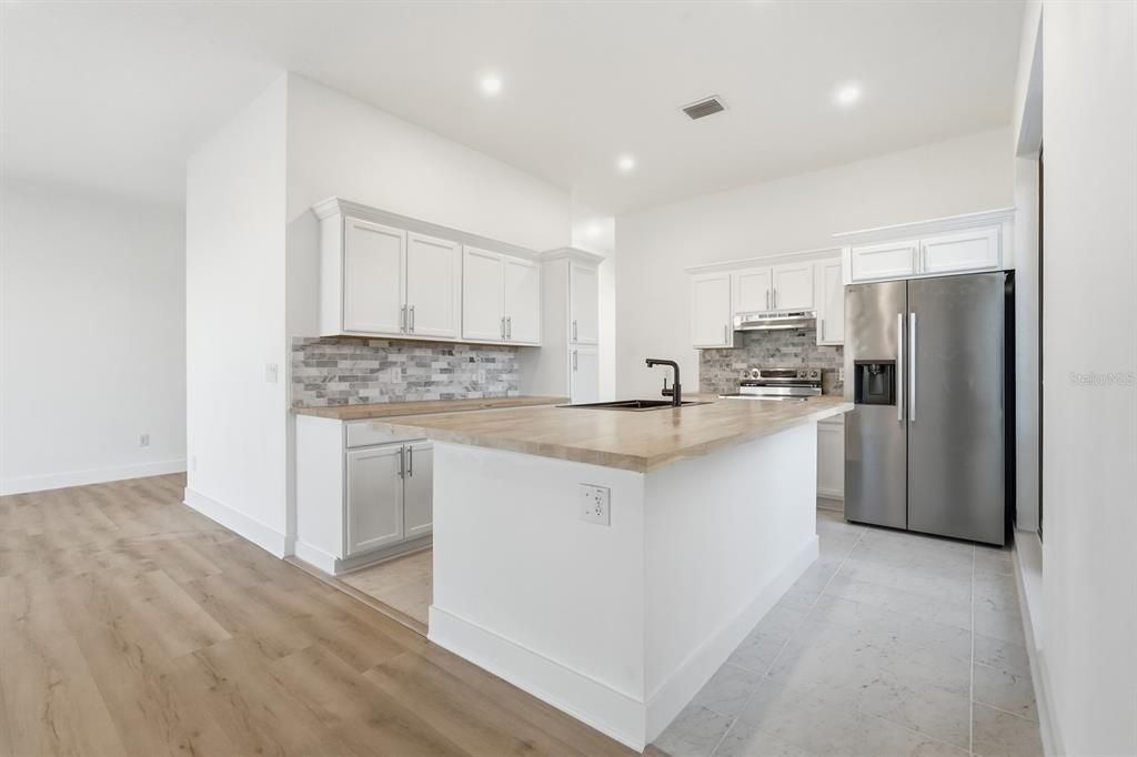 For Sale: $2,247,000 (4 beds, 4 baths, 3692 Square Feet)