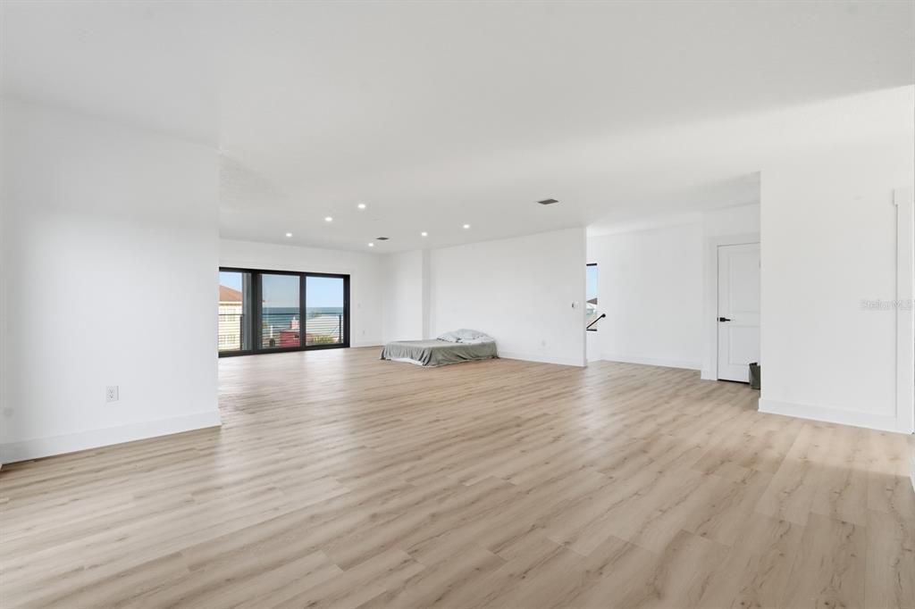 For Sale: $2,247,000 (4 beds, 4 baths, 3692 Square Feet)