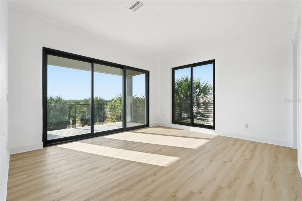 For Sale: $2,247,000 (4 beds, 4 baths, 3692 Square Feet)