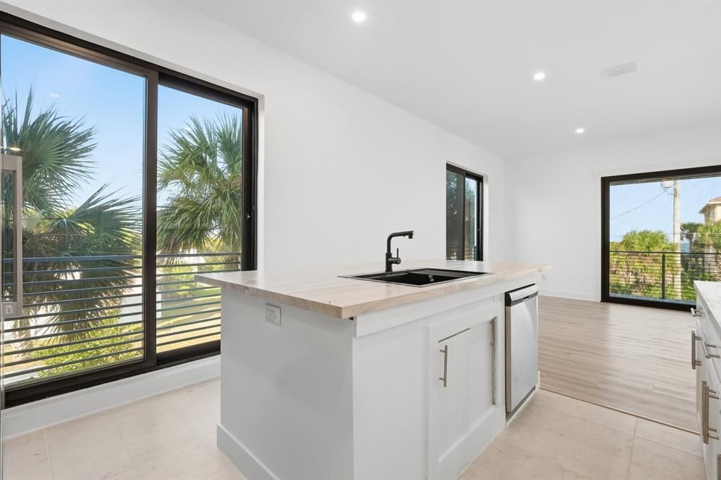 For Sale: $2,247,000 (4 beds, 4 baths, 3692 Square Feet)