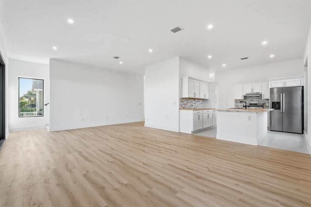 For Sale: $2,247,000 (4 beds, 4 baths, 3692 Square Feet)