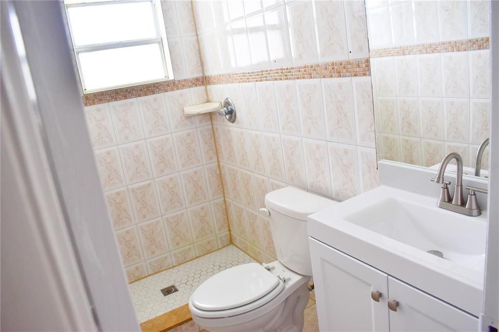 For Rent: $1,900 (3 beds, 2 baths, 1442 Square Feet)