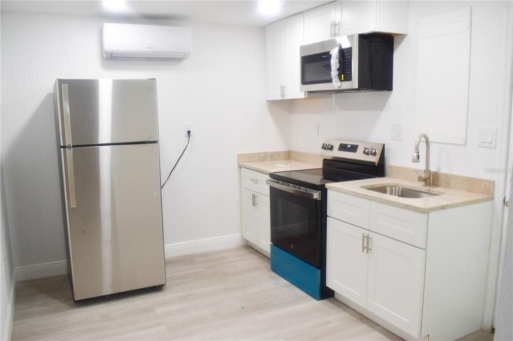 For Rent: $1,200 (1 beds, 1 baths, 440 Square Feet)