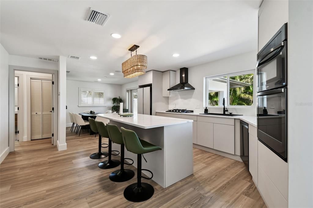 На продажу: $1,975,000 (4 спален, 3 ванн, 2372 Квадратных фут)