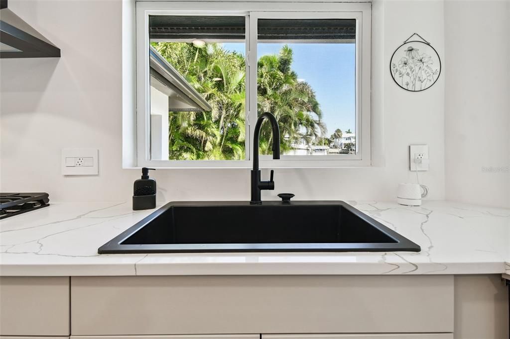 На продажу: $1,975,000 (4 спален, 3 ванн, 2372 Квадратных фут)