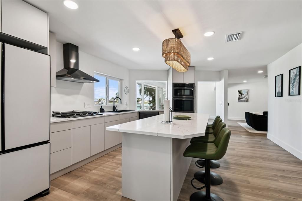 На продажу: $1,975,000 (4 спален, 3 ванн, 2372 Квадратных фут)