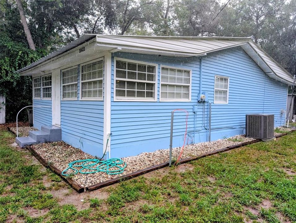 For Sale: $195,000 (2 beds, 2 baths, 912 Square Feet)