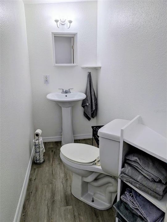 For Sale: $195,000 (2 beds, 2 baths, 912 Square Feet)