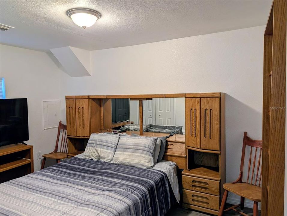 For Sale: $195,000 (2 beds, 2 baths, 912 Square Feet)