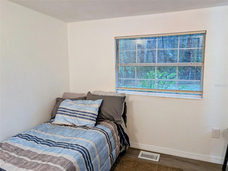 For Sale: $195,000 (2 beds, 2 baths, 912 Square Feet)