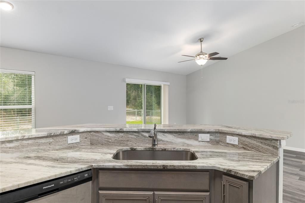 В аренду: $1,845 (3 спален, 2 ванн, 1416 Квадратных фут)