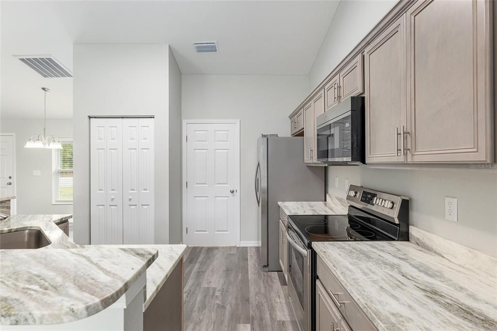 В аренду: $1,845 (3 спален, 2 ванн, 1416 Квадратных фут)