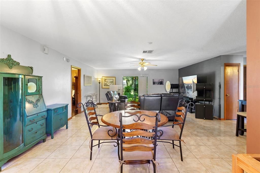 En Venta: $359,900 (3 camas, 3 baños, 1963 Pies cuadrados)