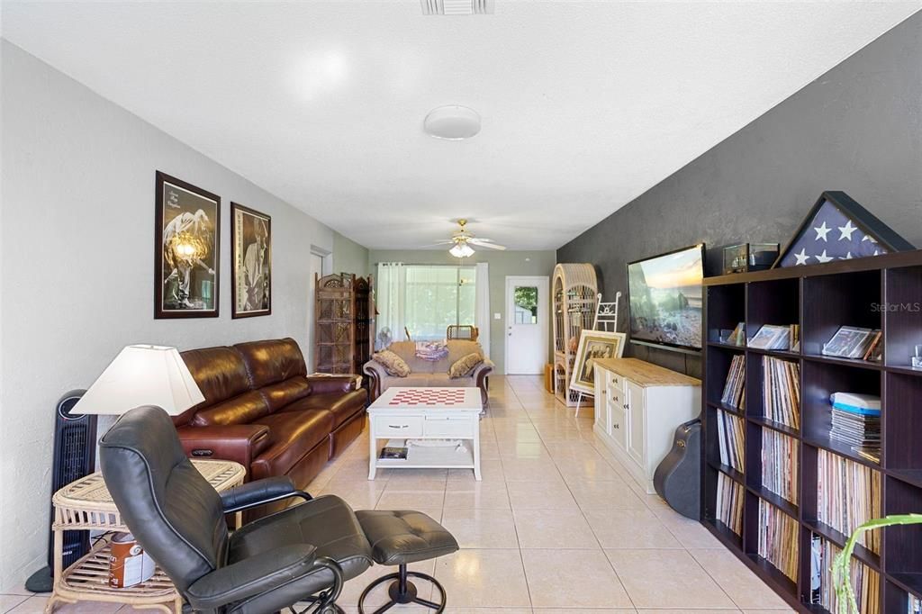 En Venta: $359,900 (3 camas, 3 baños, 1963 Pies cuadrados)