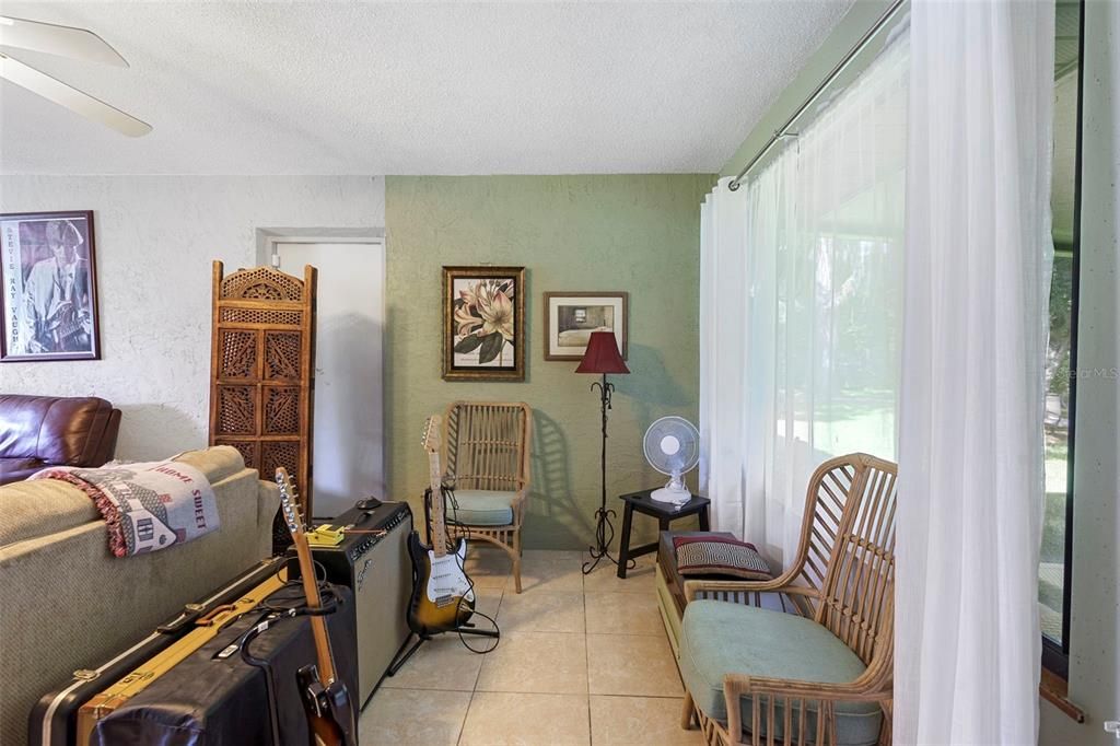 En Venta: $359,900 (3 camas, 3 baños, 1963 Pies cuadrados)