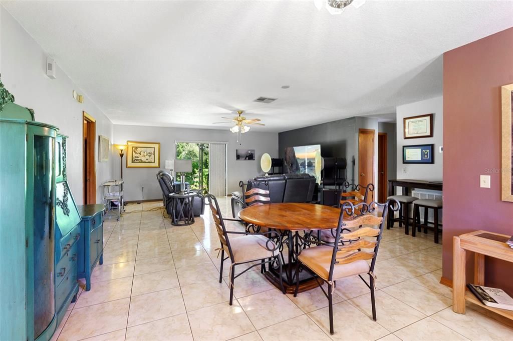 En Venta: $359,900 (3 camas, 3 baños, 1963 Pies cuadrados)