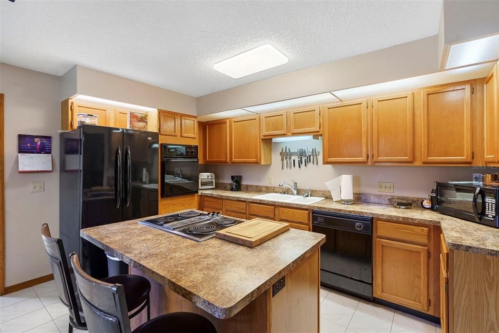 En Venta: $359,900 (3 camas, 3 baños, 1963 Pies cuadrados)