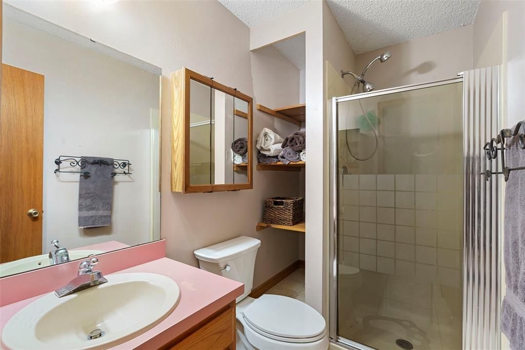 En Venta: $359,900 (3 camas, 3 baños, 1963 Pies cuadrados)