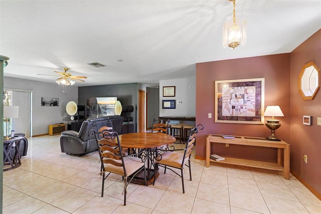 En Venta: $359,900 (3 camas, 3 baños, 1963 Pies cuadrados)