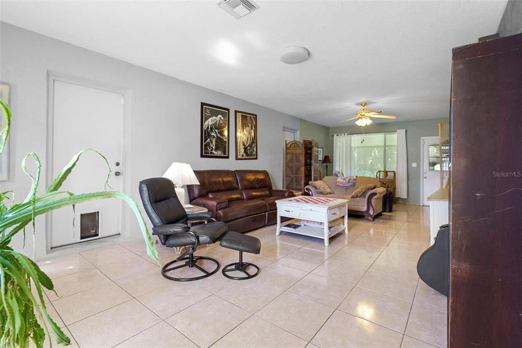 En Venta: $359,900 (3 camas, 3 baños, 1963 Pies cuadrados)