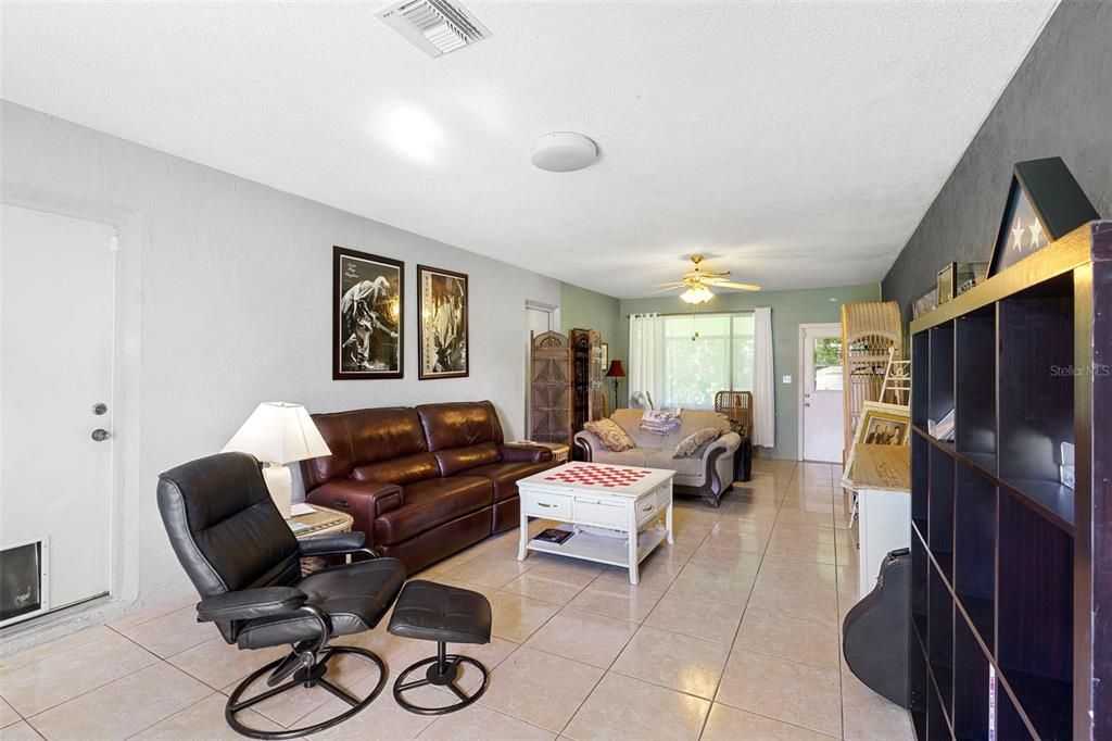 En Venta: $359,900 (3 camas, 3 baños, 1963 Pies cuadrados)