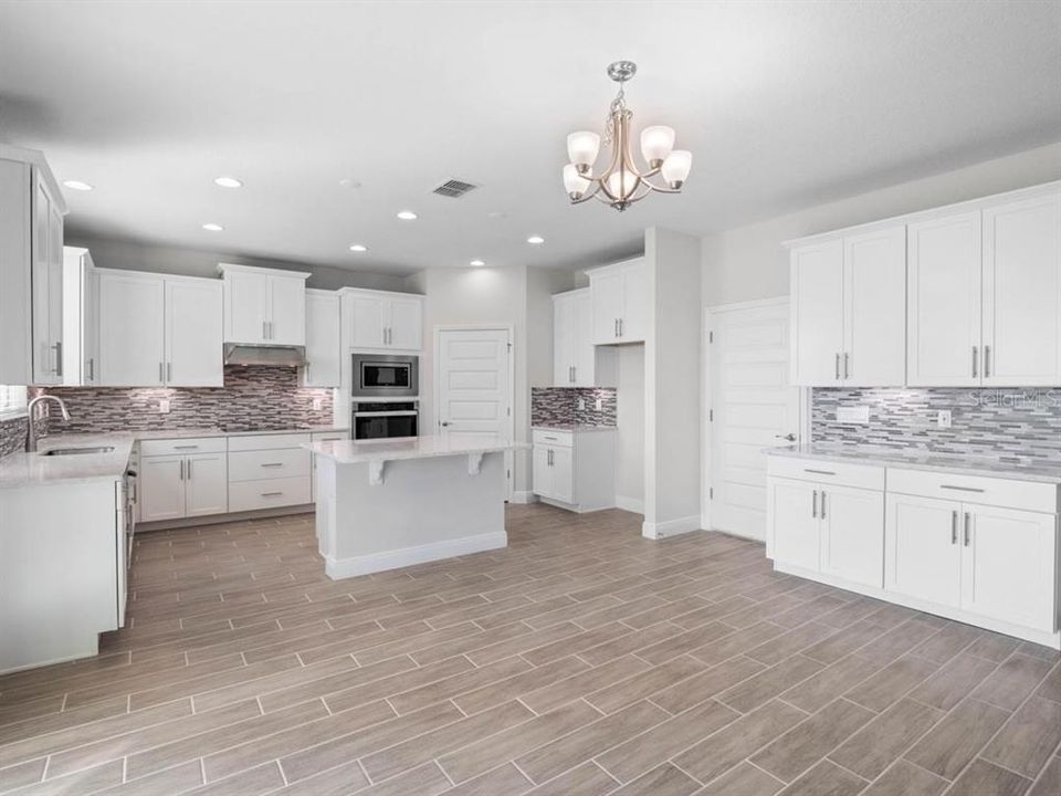 Active With Contract: $820,956 (5 beds, 4 baths, 2866 Square Feet)