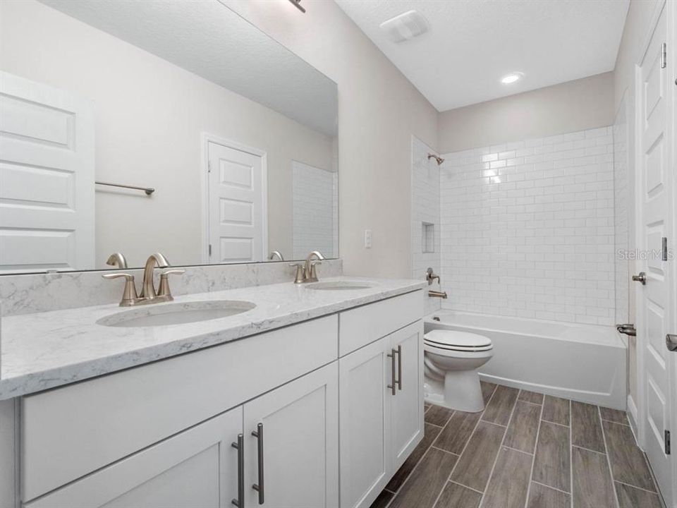 Active With Contract: $820,956 (5 beds, 4 baths, 2866 Square Feet)