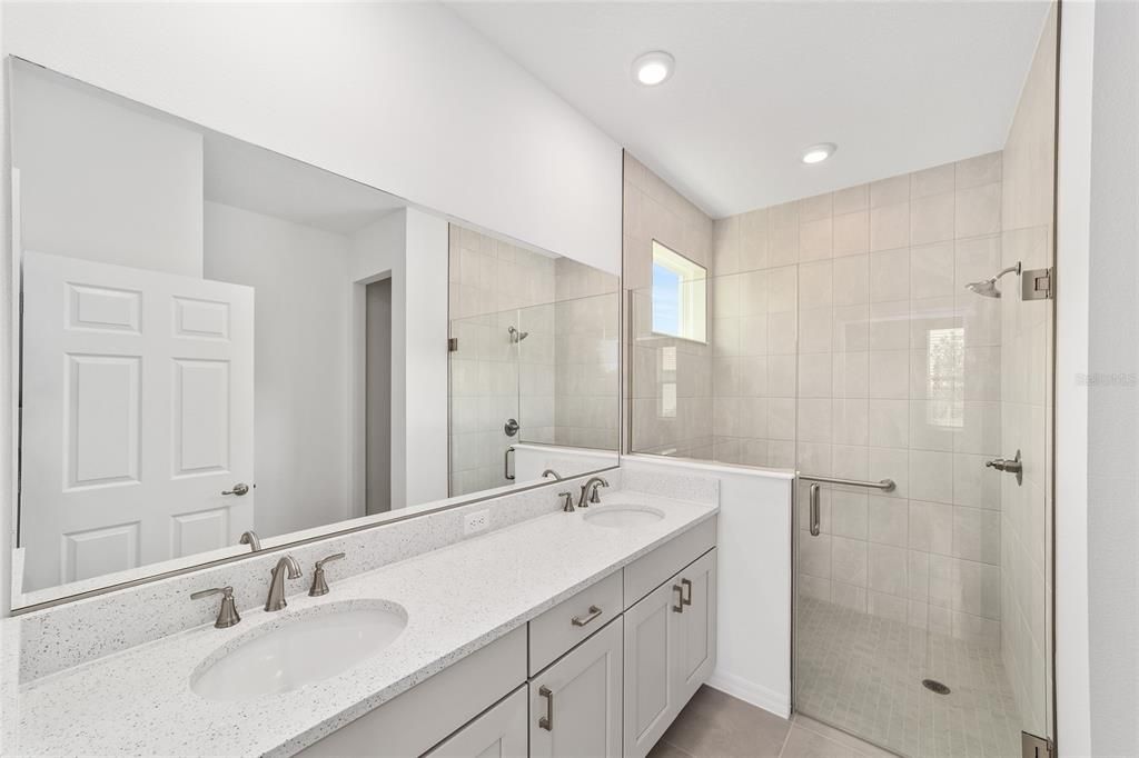 Под контрактом: $295,000 (2 спален, 2 ванн, 1467 Квадратных фут)