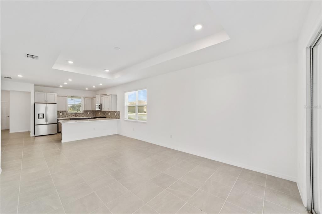 Под контрактом: $295,000 (2 спален, 2 ванн, 1467 Квадратных фут)